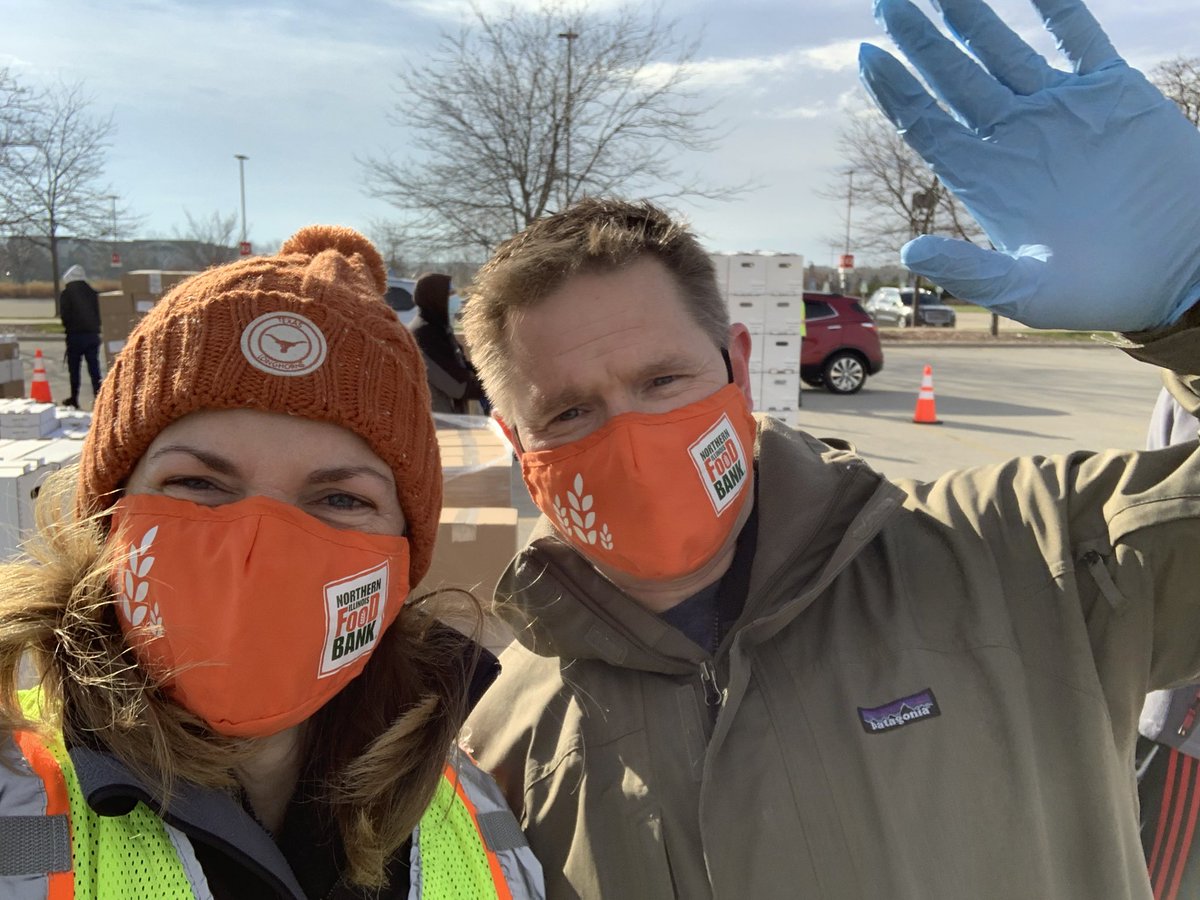 So many amazing folks who volunteer at our <a href="/ILfoodbank/">Northern IL Food Bank</a> Pop Up Markets even in the beautiful cold! 🥶❄️ #grateful for <a href="/USFoods/">US Foods</a> Dirk Locascio <a href="/CityofAuroraIL/">City of Aurora, IL</a> Mayor Irvin <a href="/SkaddenArps/">Skadden, Arps</a> Nate Carden @FitFoodieChef Jen Lamplough &amp; so many others! 🧡🧡🧡