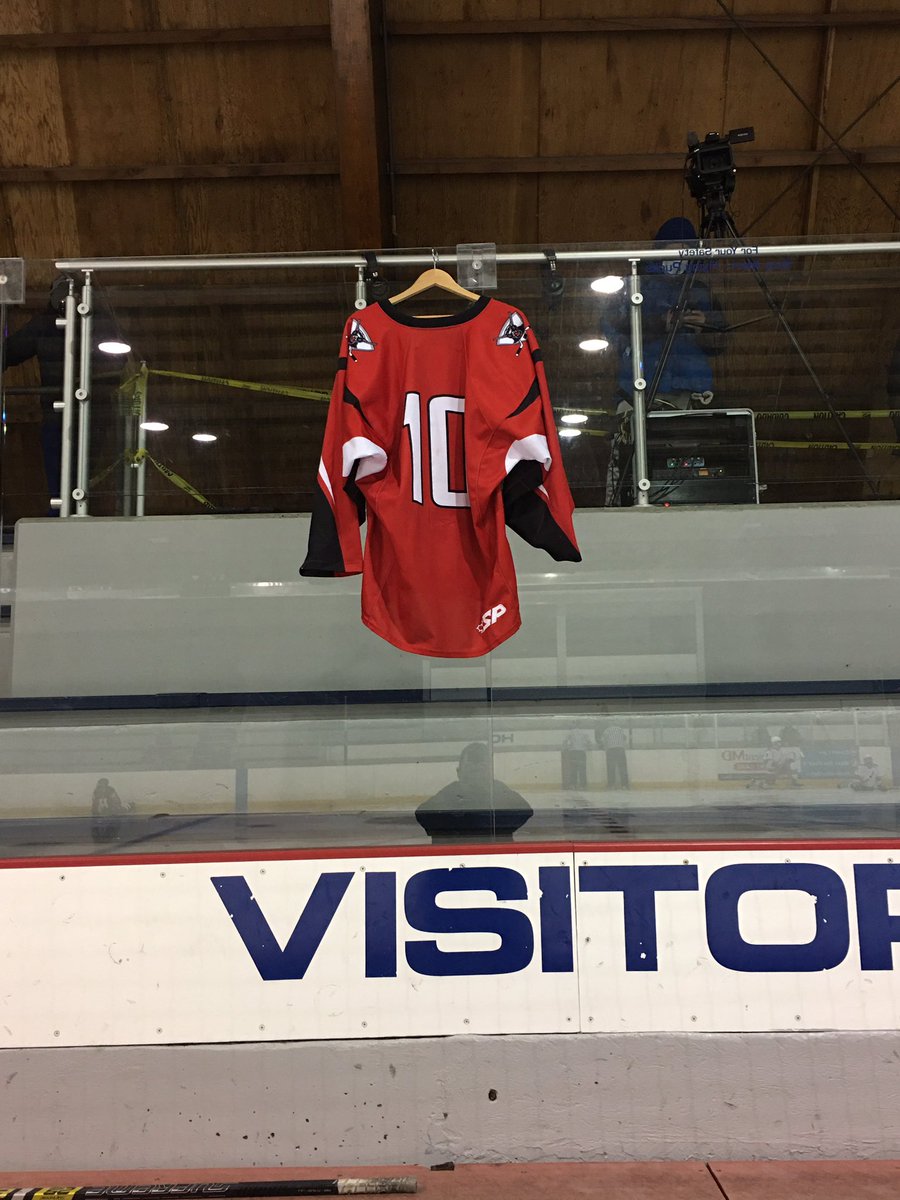 HockeyHolliston's tweet photo. Thinking of AJ as we take the ice today! #AJsArmy #prayersforAJ @FeehanAthletics @MetroWestSports @tommycassell44 @HollistonAD @MassHSHockey @BostonHeraldHS @ClockerAD https://t.co/ctHS0yQJ8o