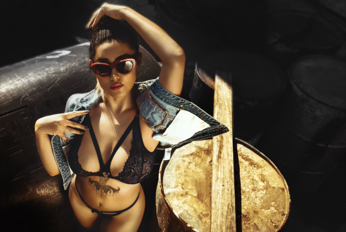 AlekzanderWolf's tweet photo. @cocoalingerie @Dulce_Soltero_ https://t.co/D3EkW8JfXV