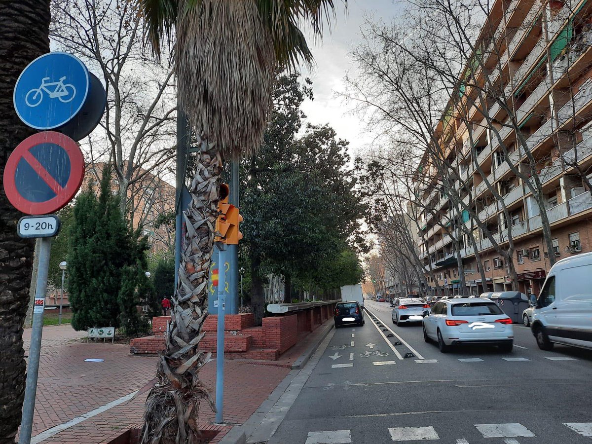 Anna Renom Guiteras (@renom_guiteras) on Twitter photo Sóc sanitària i per anar a treballar baixo amb bici la Rambla Prim i trobo cada dia a les 8:15h el carril bici ocupat per vehicles estacionats, corrent risc d'accident. Es podria trobar una solució al problema? <a href="/BCN_Mobilitat/">Barcelona Mobilitat</a> Sóc sanitària i per anar a treballar baixo amb bici la Rambla Prim i trobo cada dia a les 8:15h el carril bici ocupat per vehicles estacionats, corrent risc d'accident. Es podria trobar una solució al problema? <a href="/BCN_Mobilitat/">Barcelona Mobilitat</a>
