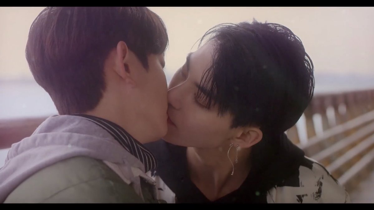 boogumtastic's tweet photo. The mono and the probe. They kissed. They kissed... TWICE. Haaaaaay...
This Korean BL is just so beautiful. Hope there’s season 2 with longer and more episodes like those of the usual Korean dramas. It’s going to be superior.
#ColorRushEP8 #ColorRush https://t.co/4q878DBpmw