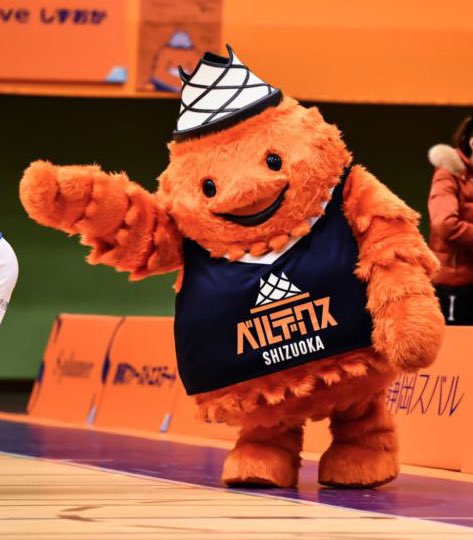 mondomascots's tweet photo. Velti, a fuzzy orange creature with an upside-down basketball net on his head, is the mascot for Veltex Shizuoka basketball team. https://t.co/6Ppw6gMJK3