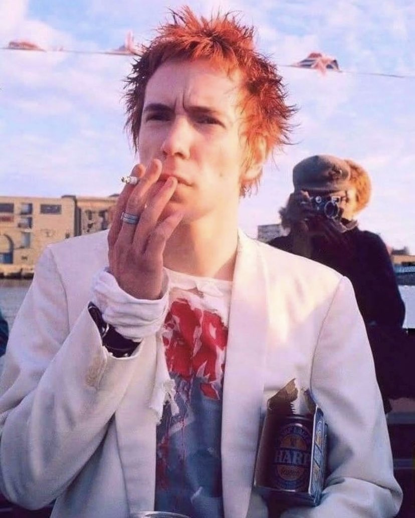 無徒死 今日は俺の人生を滅茶滅茶狂わせた 最高で最強なジョニーのお誕生日 おめでとう ジョニーロットン ジョンライドン Sex Pistols Pil