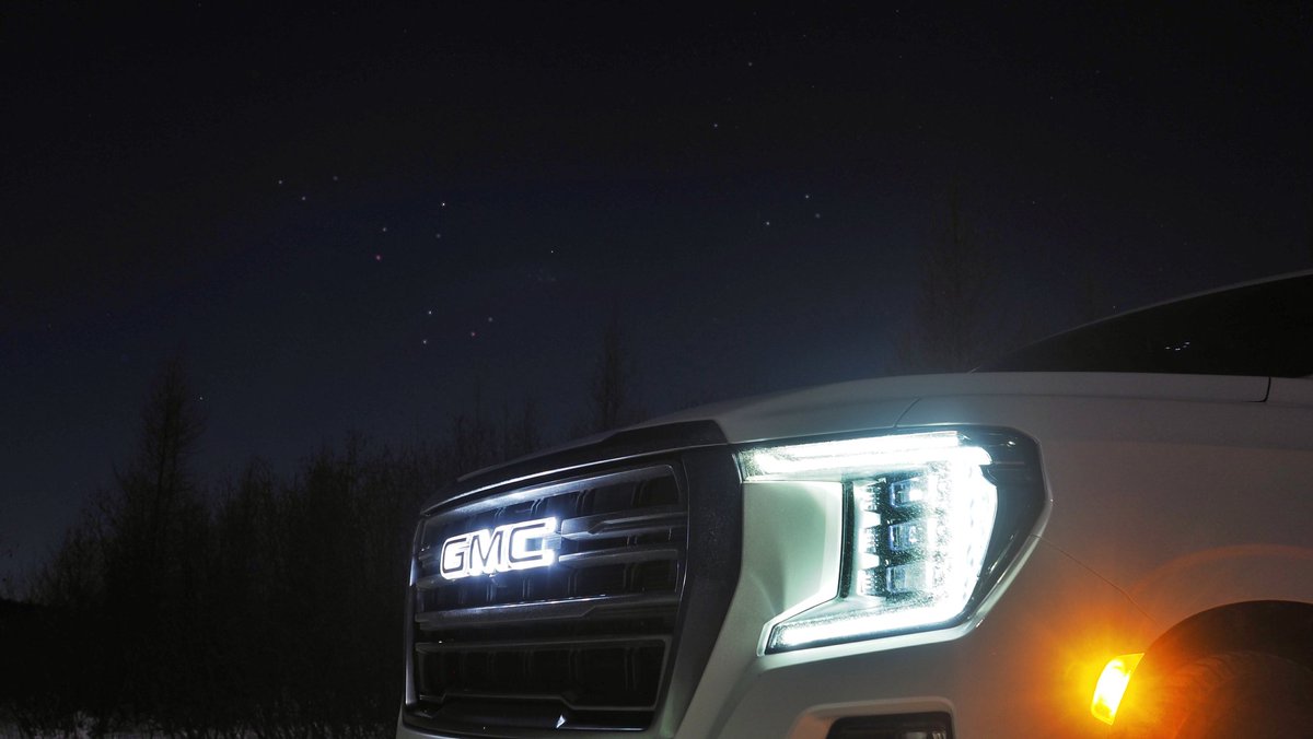 Clear and cold in the north this evening.

#GMCYukon