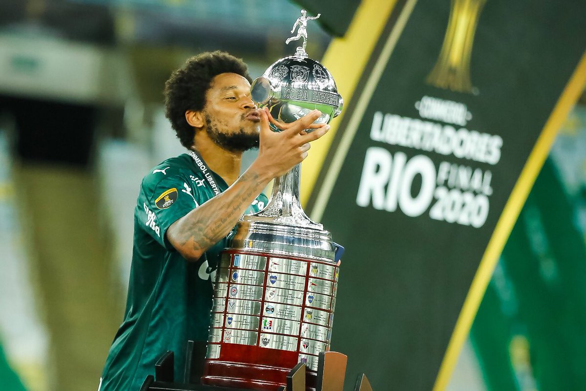 Palmeiras's tweet photo. 🏆💚

📷 @LibertadoresBR

#AméricaVerde #AlmaECoração https://t.co/oIlX6Q6fZY