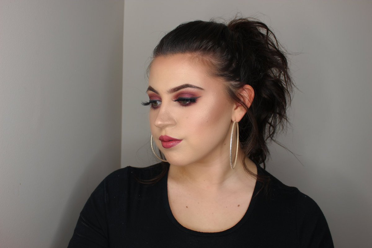 lindsaymaemua's tweet photo. Obsessed with the @NARSCosmetics eyeshadows๐ #makeupartist #makeup #nars #narssheerglow #narsblush #firstaidbeauty #AnastasiaBeverlyHills #coverfx #beccahighlighter #Morphe #blendtherules https://t.co/BzbGSc0Tfd