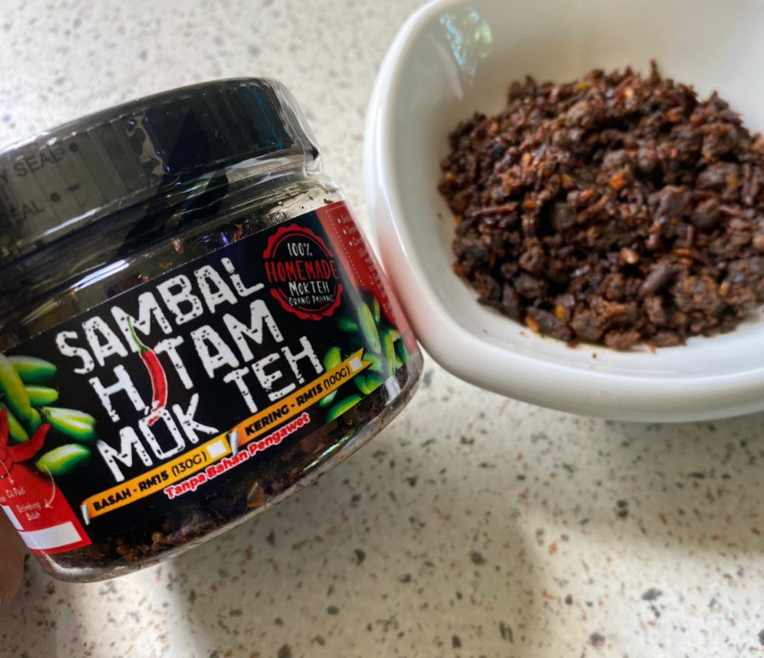 farahjualsambal's tweet image. SAMBAL HITAM MOK TEH 🌶️
(ORIGINAL DARI PAHANG)
 
TEKSTUR (seperti dalam gambar) --
🔥SAMBAL HITAM BASAH 
     RM15 (130g)
🔥SAMBAL HITAM KERING
     RM15 (100g)

#sambalhitam
#sambalhitampahang 
#sambalhitammokteh 
#sambalpahang 
#SHMT
#sambalbelimbing

wasap.my/+60192506927/s…