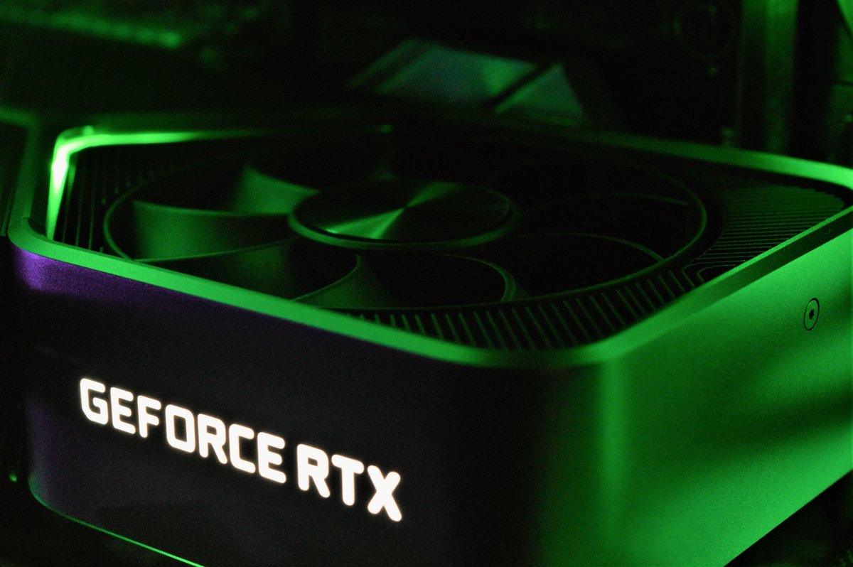 fragpad_'s tweet photo. A card so cool it doesn't need to power its fan.

#rtx #rtx3080 #nvidia https://t.co/IpiKV24ex1