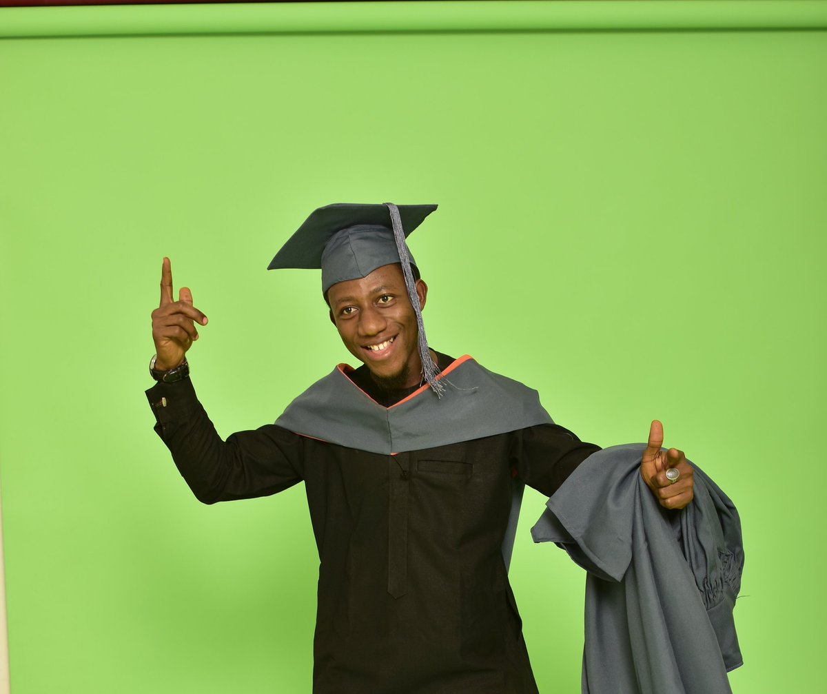 Sarkinsamari03's tweet photo. Happy convocation to myself. Although, it wasn't how I expected to celebrate. A huge shoutout to my my family for the constant support.
#nounconvocation
@NOUNFM
@NounTma
@dlcms_noun
@nounofficial_
@noun_media
@acetelnoun
#2020graduate
#2021graduate
#2021convocation https://t.co/6eiSVmt3lF