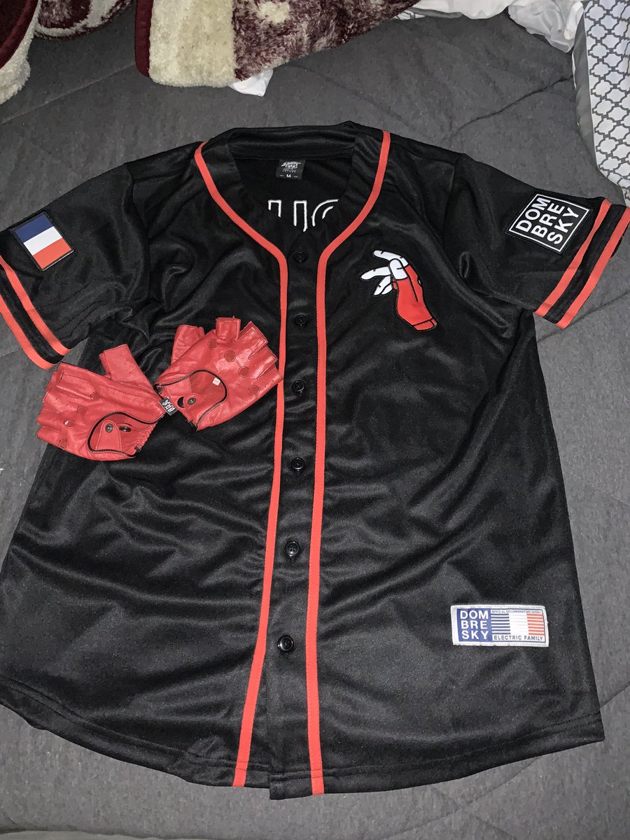 dlemos_02's tweet photo. I was able to finally get a @Dombresky jersey ๐ฉ๐ฉ it came within 24hours too!!!! I love it โค๏ธโค๏ธโค๏ธ thank you @ElectricFamily #HouseMusicโค๏ธ #TrustTheProcess #wardrobecomplete #Collaboration #France https://t.co/p67JpJm2b6