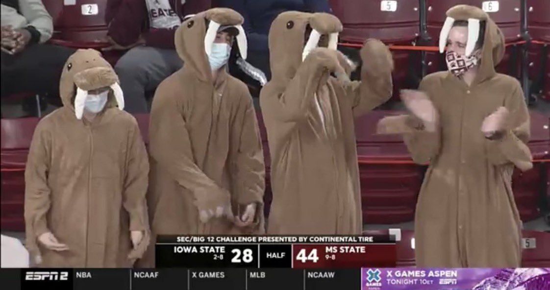 barstoolsports's tweet photo. Basketball guys https://t.co/NluCzVzb8S