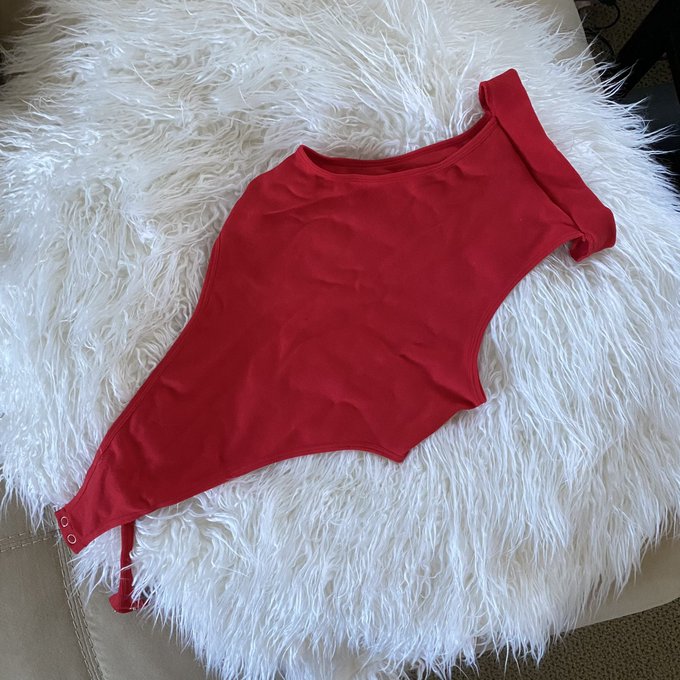 More items listed on my Poshmark✨ALL for $5👀 https://t.co/U1XYBMIQUX https://t.co/78xxqDwrUF