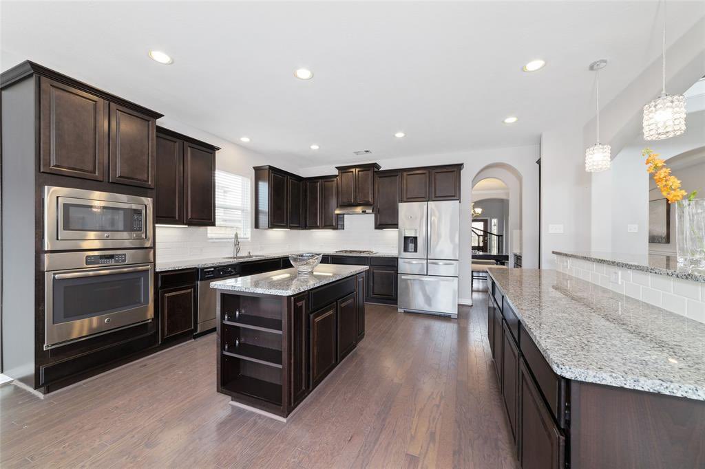 CherylWRealty's tweet photo. This Beautiful 5 Bedroom 3.5 Bathroom Home Sits On A Half An Acre Lot! 
 Listed At $565,000!

 #realestate #texasrealestate #houstonrealestate #houstonhomes #pearlandtx https://t.co/aFDo1WT2pB