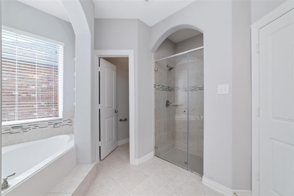 CherylWRealty's tweet photo. This Beautiful 5 Bedroom 3.5 Bathroom Home Sits On A Half An Acre Lot! 
 Listed At $565,000!

 #realestate #texasrealestate #houstonrealestate #houstonhomes #pearlandtx https://t.co/aFDo1WT2pB