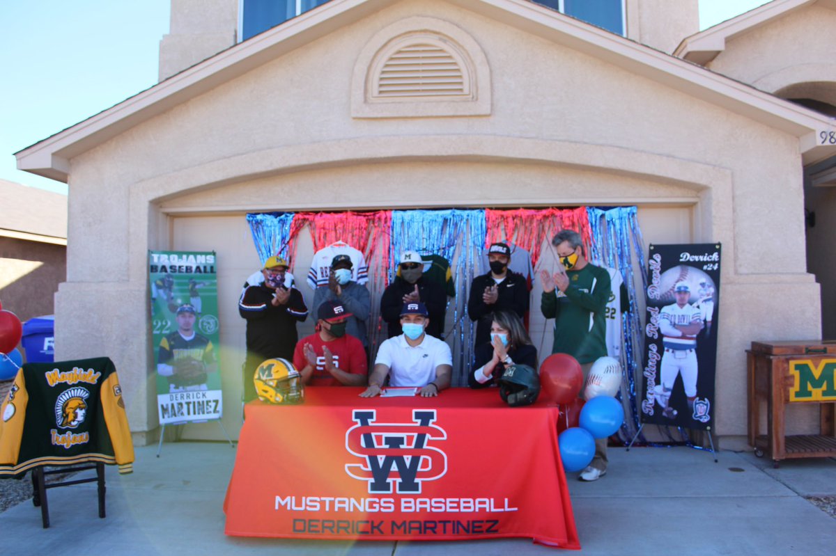 JavierM_UPS's tweet photo. I’m so proud of Derrick signing his NLI with USW today.....skies the limit son continue to work hard. @Derrick_m22 @SteveAppel15 @Baseba11Red https://t.co/L6hspmQA4i