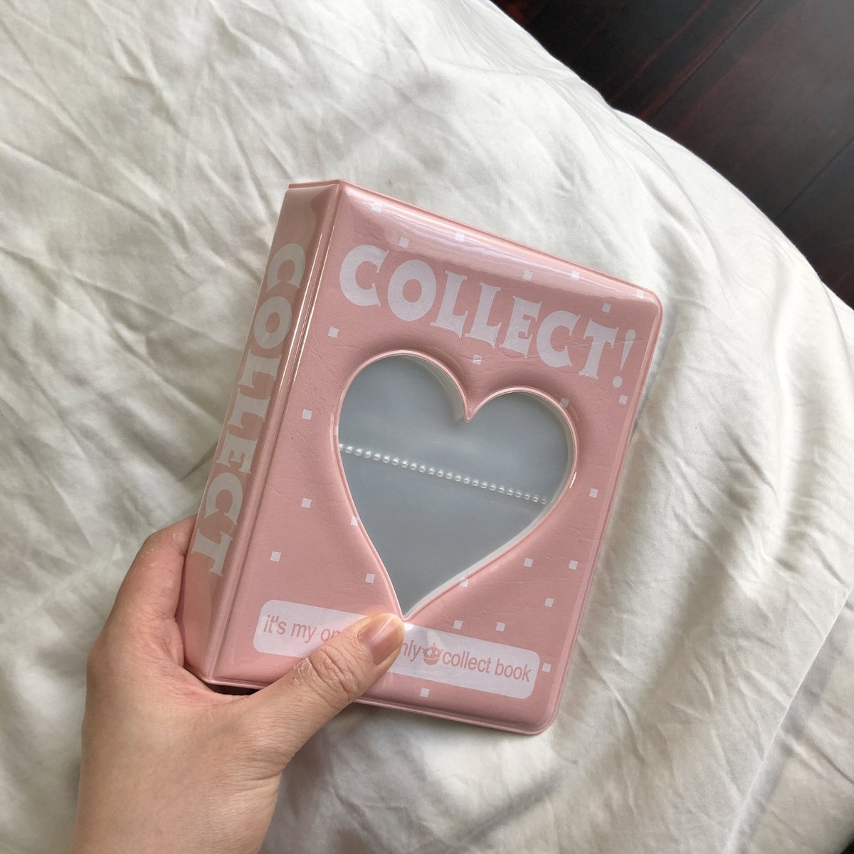 Thanksomuch2's tweet photo. ℳℯ𝓂ℴ𝓇𝓎🌷
총 64장의 사진을 보관할 수 있는 콜렉트북 입고되었습니다📸 

표지가 폭신하게 제작되어 사진을 안전하게 보관할 수 있고, 좋은 가격에 특별포장까지 함께 제공되는 제품입니다💫🎁 

핑크,레드,화이트 색상 준비되어있습니다❤

• 문의DM
💌자세한 내용👉🏻https://t.co/kOnqVefyQC https://t.co/w0vNKPW0KV