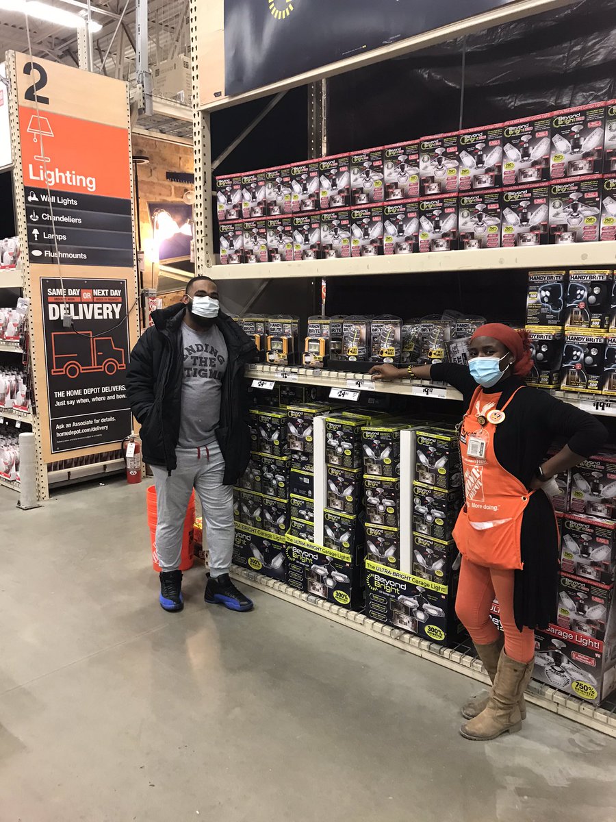 kay897kong's tweet photo. What away to close out the last Saturday of the Depot fiscal year with Barandon Graham DE from the Eagle 🦅.. fly eagles fly!!! https://t.co/KoS2T4nkR2