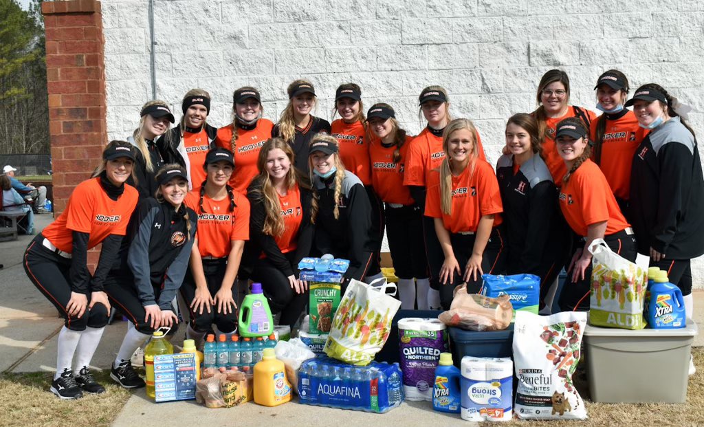 Hoover_SB's tweet photo. Thank you to all who donated today to help our neighbors in Fultondale!! @MJHS__SOFTBALL  @1rebelsoftball @BucsBumpus https://t.co/w5Jq5hZgAK