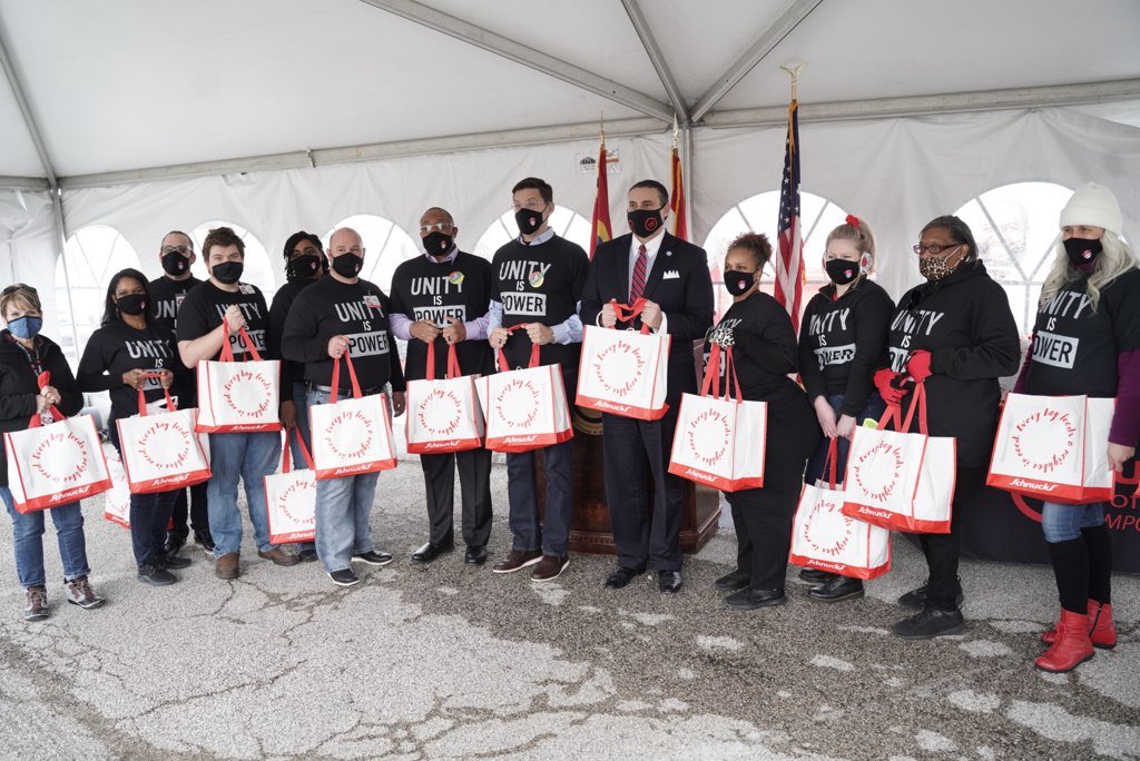 MMULSTL's tweet photo. PLS SPREAD THE WORD ABOUT THIS MAJOR PARTNERSHIP ANNOUNCEMENT! @SchnuckMarkets is hosting a ROUND UP for every purchase from FEBRUARY 3-16 for the URBAN LEAGUE! Pls ask everyone you know to buy their groceries from SCHNUCKS, ROUND UP their purchase &amp; support ⁦@ulstl⁩ https://t.co/PpOFsawgpC