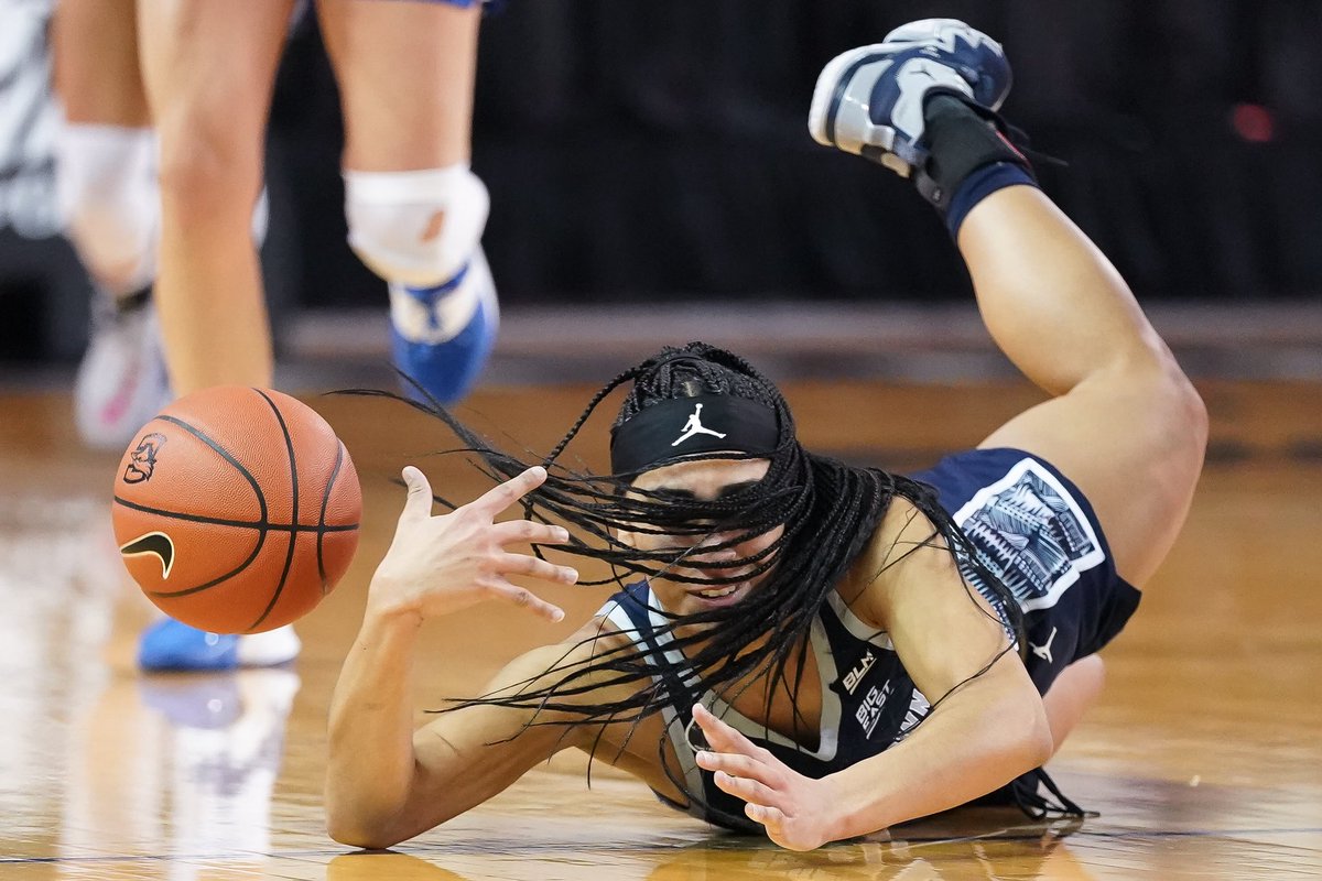 coolmancreative's tweet image. Couple favorites from today’s @CreightonWBB win over Georgetown.
