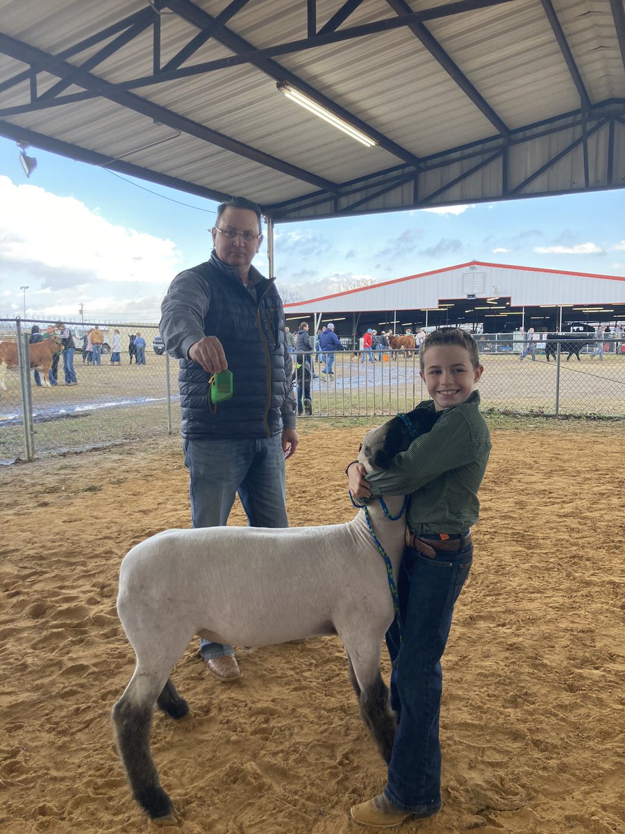 cantonffa's tweet photo. Road trip! Karo, Grace, Luke, &amp; Jade traveled to the Cross Branch Cowboy Church Winter Classic in Paris today!

Luke Elder and his lamb, Buddy, made their show ring debut in Jr Showmanship where they both did great! Later, Luke placed 5th in his class!

#countyfaircountdown https://t.co/IHWKu0HdPD