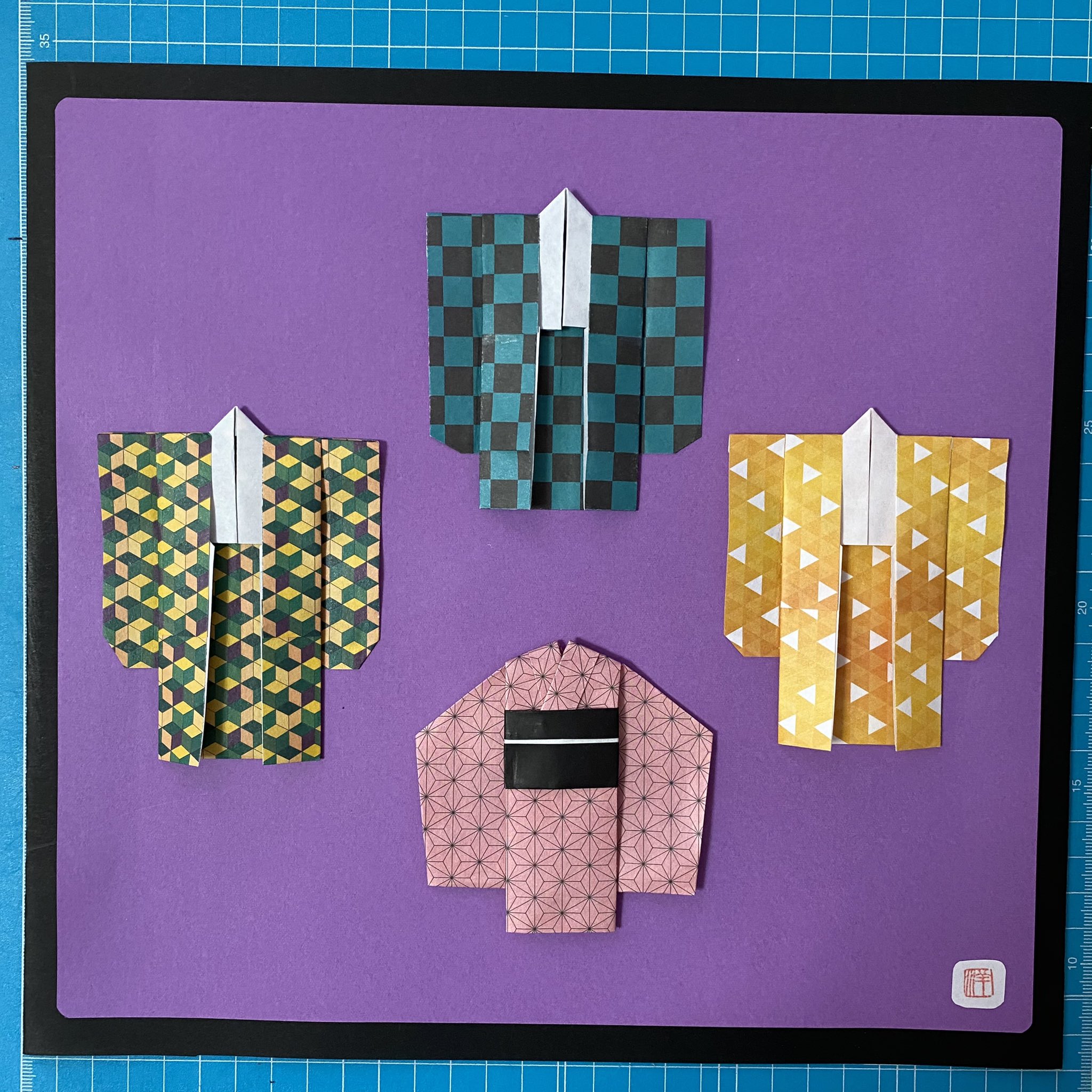 Yoko 31 365 Happi Kimono Jacket Traditional はっぴ 伝承 正方形を半分に切って貼って1 4の長方形にして はっぴを折りました 市松の柄合わせが揃わなくて 袖の模様が微妙 365origamichallenge Origami Kimetsunoyaiba 鬼滅の刃 折り紙作品