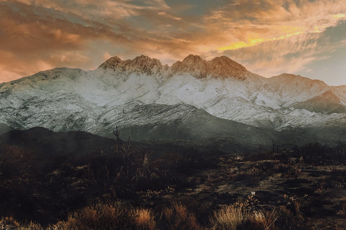 FOX10Phoenix's tweet image. An absolutely breathtaking shot of a snow-capped Four Peaks. 🙏🏔✨ Credit: Steve Hernandez