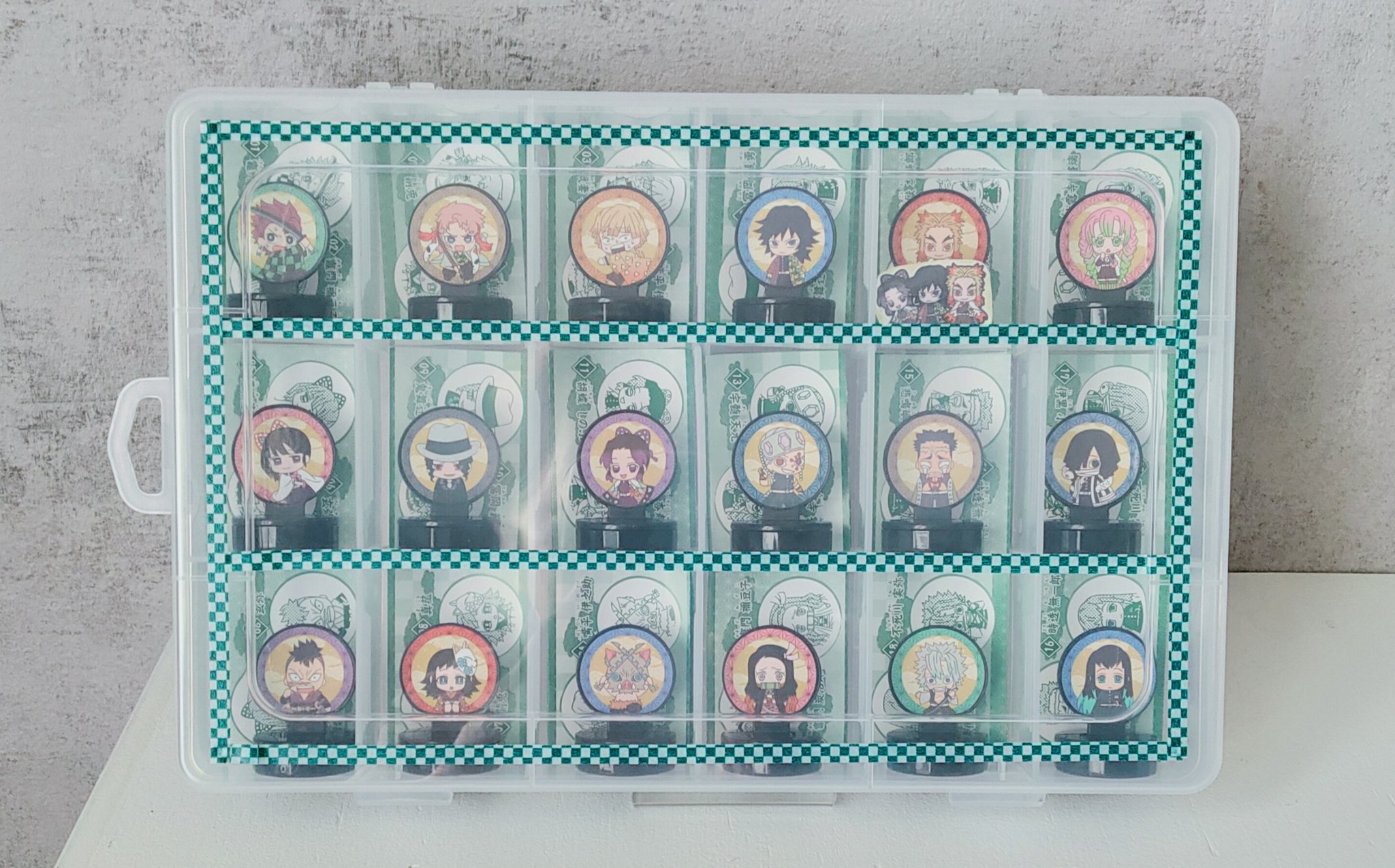 Mgiyu おはようございます 昨日届いたスタンプ烈伝を収納しました ダイソーの18分割ケース 噂通りぴったりです ノ ノ 紙もぴったりなので スタンプと同じ柄を上にして収納場所を決めることに使いました スタンプは 今日から百均やスーパー Mgiyu おはようございます 昨日届いたスタンプ烈伝を収納しました ダイソーの18分割ケース 噂通りぴったりです ノ ノ 紙もぴったりなので スタンプと同じ柄を上にして収納場所を決めることに使いました スタンプは 今日から百均やスーパー