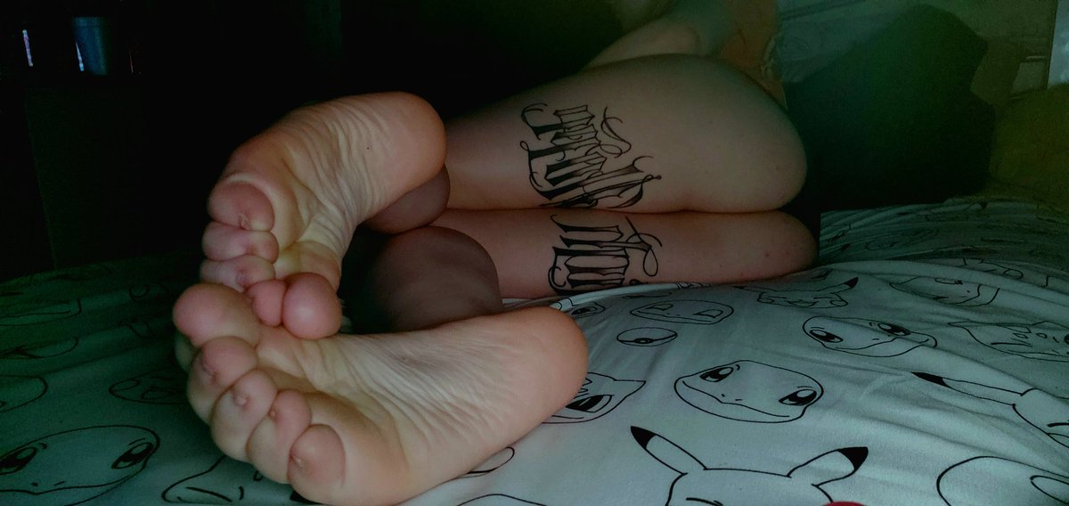 Sarah_Millz_'s tweet photo. Oh, is this what you are looking for? Dms are open! #Feet https://t.co/j0kVmf9KHv