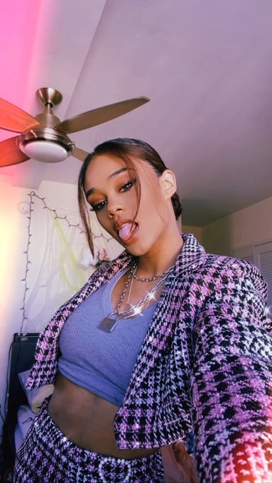 I can be your mommy too ☝🏾 https://t.co/Kbn6skBhJJ