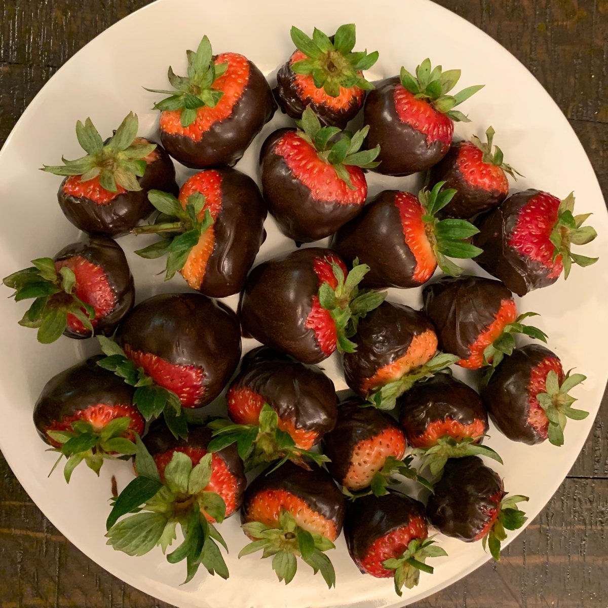 TheGoodDS's tweet photo. Fruits are good for me. 

#milkchocolate #sweettooth #chocolateaddict https://t.co/2QlIL2Smc4