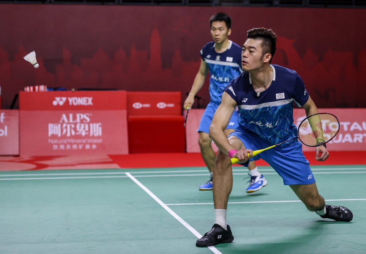 bwfmedia's tweet photo. 𝗢𝗡𝗘 𝗟𝗔𝗦𝗧 𝗕𝗔𝗧𝗧𝗟𝗘

𝙒𝙝𝙤 𝙬𝙞𝙡𝙡 𝙬𝙞𝙣?

🔁for Mohammad Ahsan/Hendra Setiawan.

❤️for Wang Chi-Lin/Lee Yang.

#HSBCbadminton #BWFWorldTourFinals

📸 @badmintonphoto https://t.co/kScURJhT7T