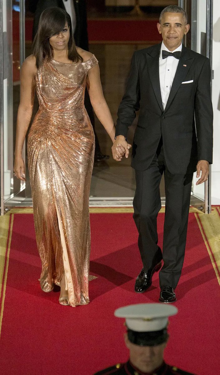 AuthorJoeNBrown's tweet photo. From Shimmery.... to Sleek... to all things classy, #MichelleObama is always the best to do it. #MichelleObamaStyle 

https://t.co/9ZhkOXighw https://t.co/C5NFgZbKra