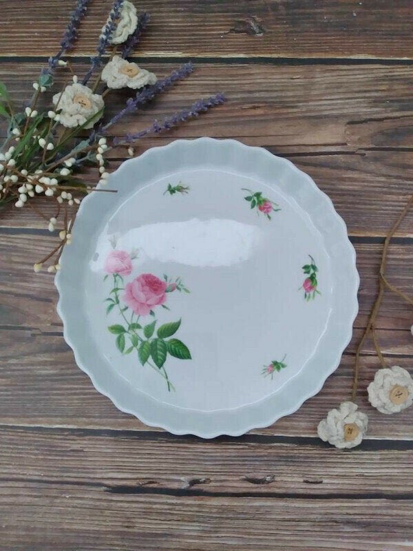 leta_pearl's tweet photo. Excited to share the latest addition #etsy shop: Vintage Christineholm Pie Dish  #christineholm #pieplate  #rosechintz https://t.co/MTWdP9OoqR https://t.co/fiOoz6VYo5