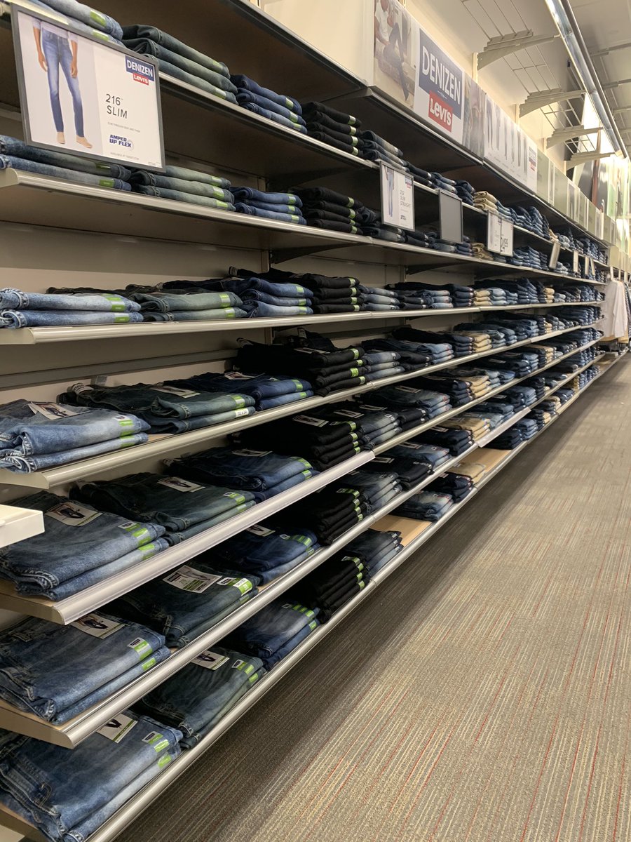TashaunnaL's tweet photo. Love when you can have a crisp Demin wall!! Style team driving great visual standards!! #target2485 #teammakethedreamwork #demin #UT #Goodfellow #crisp #Diberville https://t.co/kqdP9VyT5P