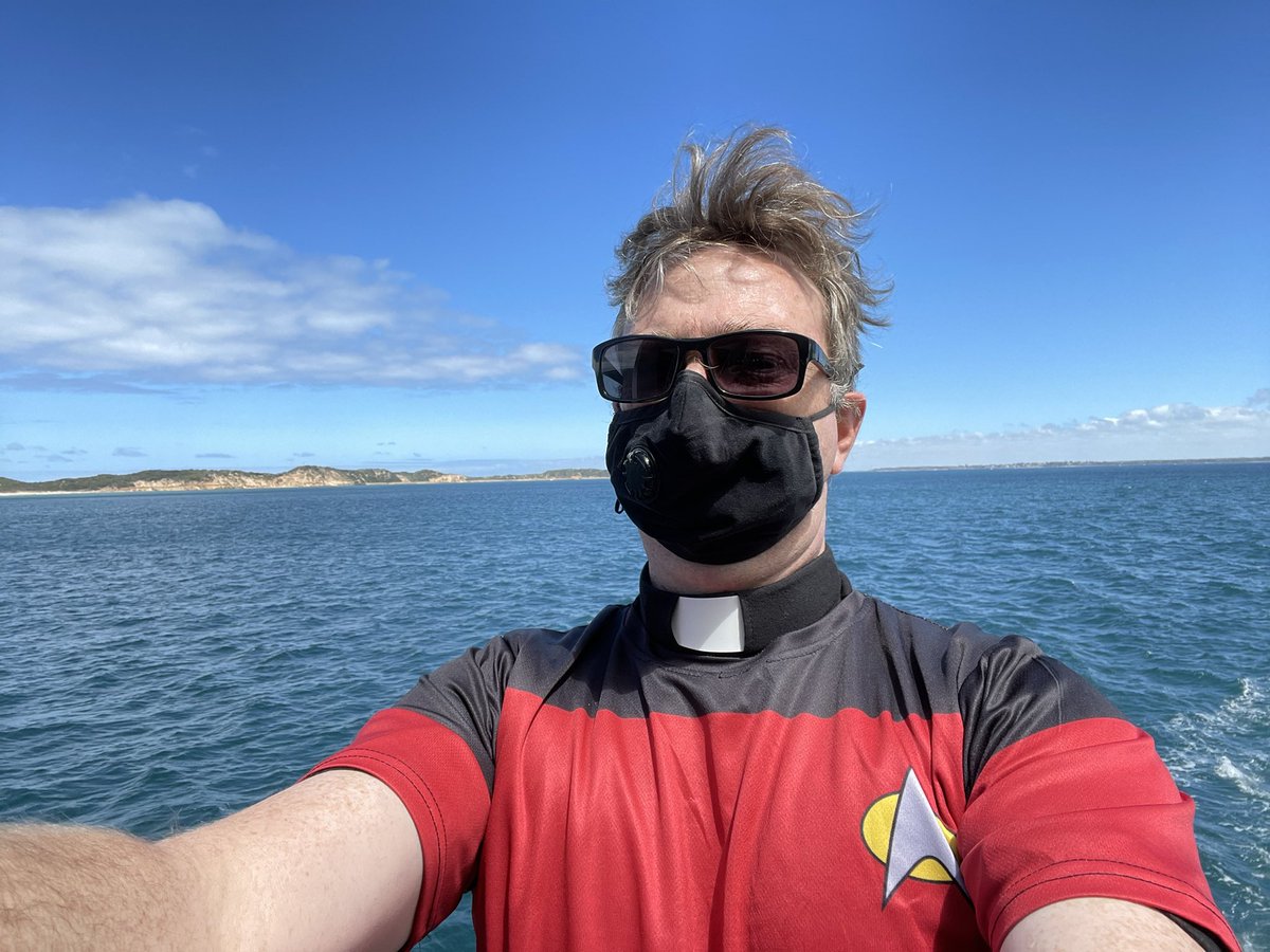 oddrev1's tweet photo. Captain on deck. #ferry #oddrev #pointlonsdale #portphillip https://t.co/wUvAESTgnH