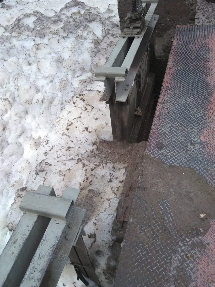 InvestigaColina's tweet photo. 🔴 #URGENTE Atención! vecin@s alertan sobre la presencia de una espuma extraña que se observa con el aumento del caudal en sector Las Compuertas de #Colina... Hacemos un llamado a las autoridades a fiscalizar @MMAChile @CNNChile @MuniColina 
@onemichile @Sernageomin @chicureohoy https://t.co/CG6c7ql58t