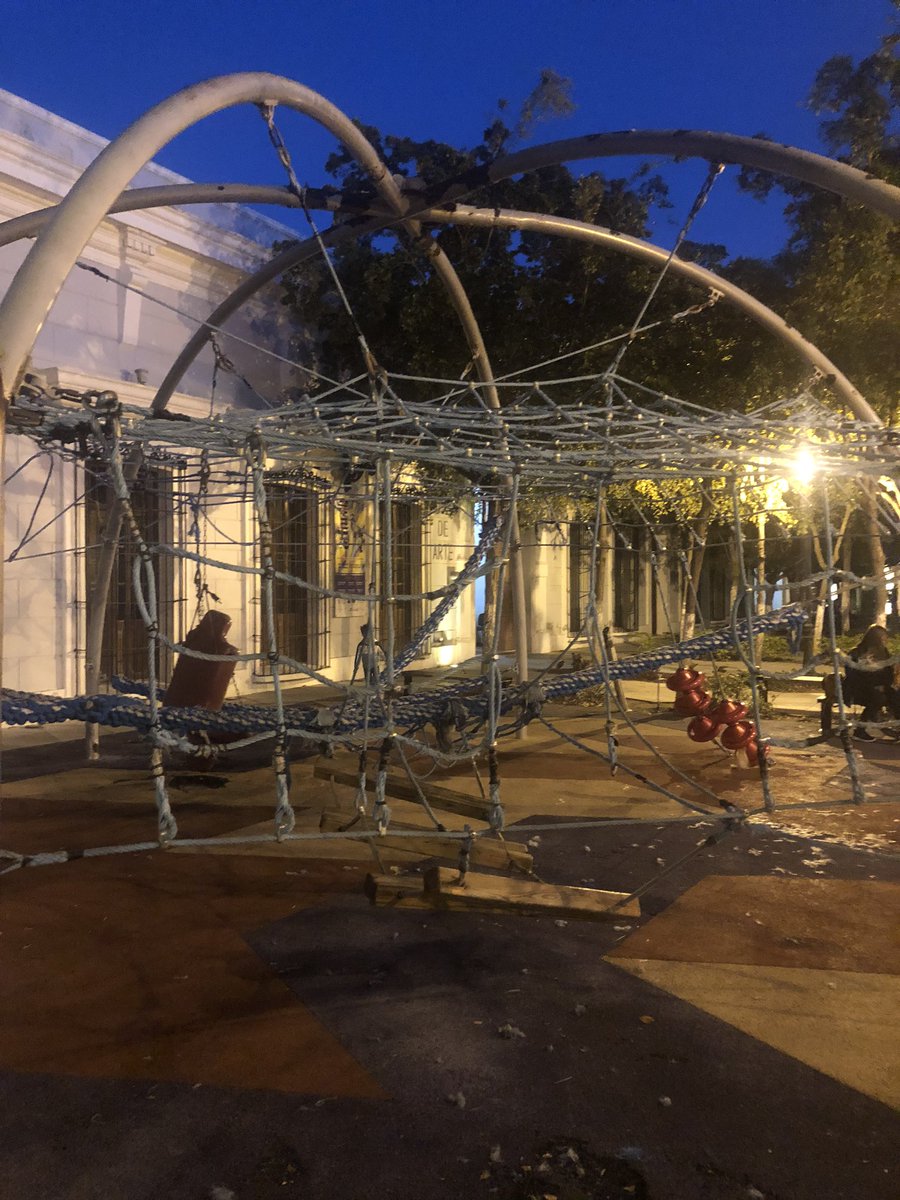 grecia19's tweet photo. Mis niños son fan del parque que está afuera del museo de arte de Mazatlan, pero es una vergüenza como están las áreas recreativas, gober @QuirinoOC ayuda!! Los niños del puerto lo piden a gritos!! Además de ser un área que está a la vista de los turistas!! https://t.co/kWNVr3XSTs