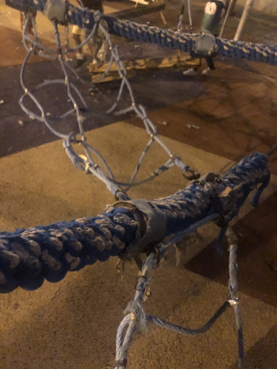 grecia19's tweet photo. Mis niños son fan del parque que está afuera del museo de arte de Mazatlan, pero es una vergüenza como están las áreas recreativas, gober @QuirinoOC ayuda!! Los niños del puerto lo piden a gritos!! Además de ser un área que está a la vista de los turistas!! https://t.co/kWNVr3XSTs