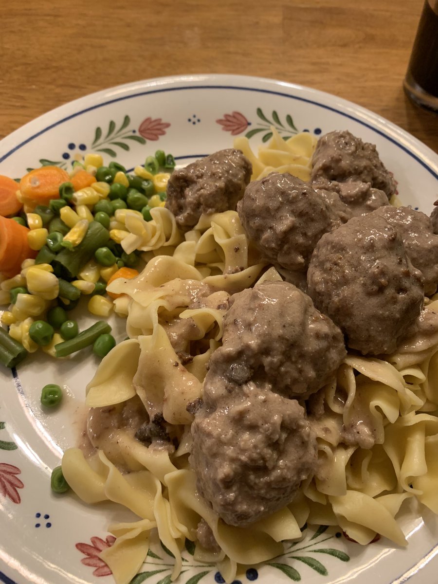 bethlandis9's tweet photo. Turned the last few weeks into “learn how to cook for the family”. Kids pick meals, prepare, serve and clean up. Win-win. @LandisJacob https://t.co/zuFMkMYFHy