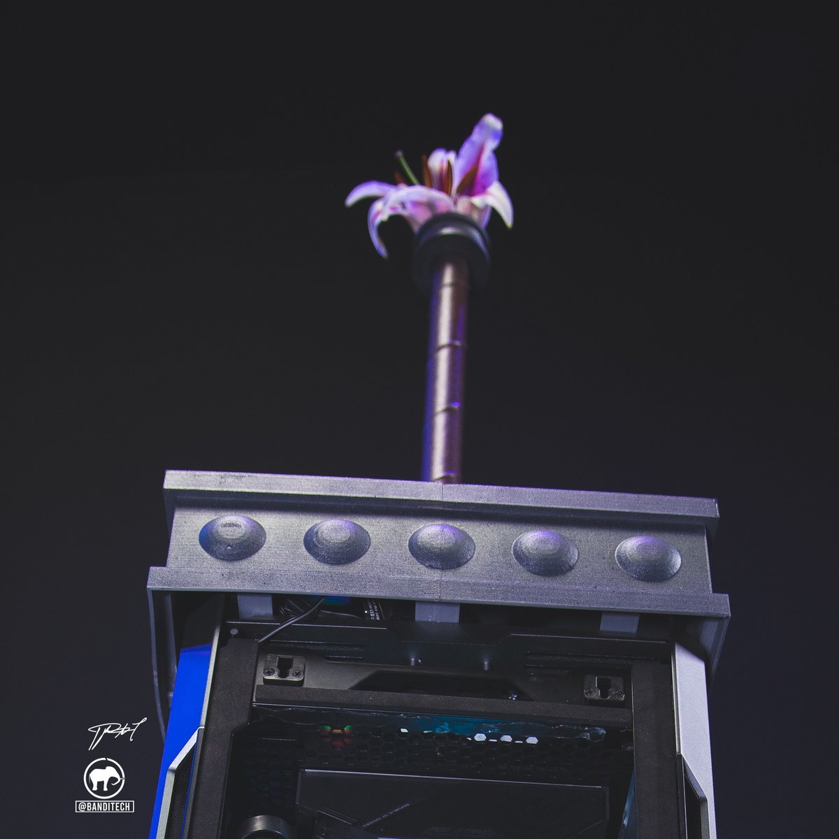 gobanditech's tweet photo. "The Return Draws Closer"

#FinalFantasyPC #CloudPC #FF7 #SephirothPC #SquareEnix #BandiTech #KimberlyWolf #ItsKimberlyWolf  #ComputerBuild #PCBuild #GamingPC #GamerPC #RGB #GamerGirl #PCModel #PCArtist #ComputerArtist  #GamerCosplay #3DPrinting #WaterCooling #PCMR #PCMasterRace https://t.co/N9dDf2Hjh2