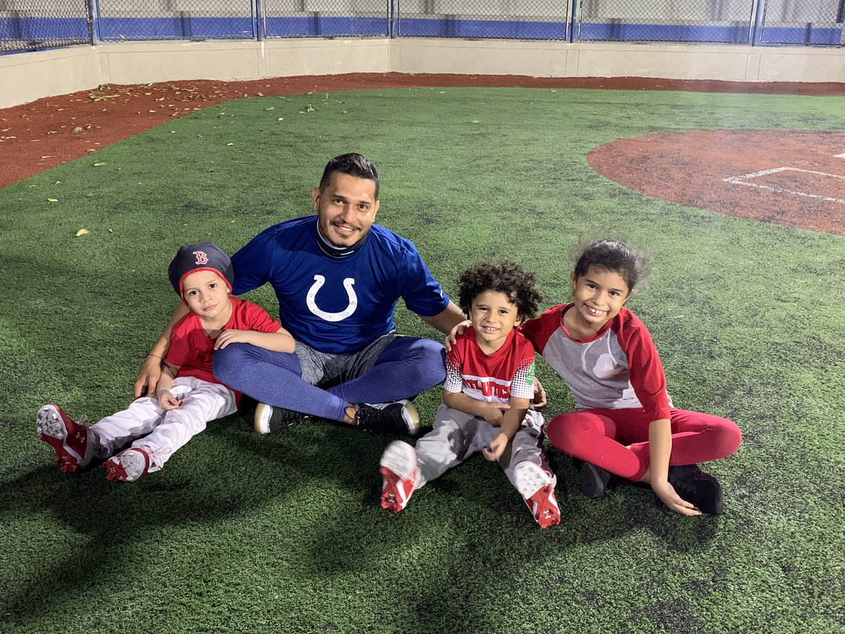 Alfsierra20's tweet photo. Mi Sábado por la Noche #BaseballMode mis niños! https://t.co/atZ6B1oTAA