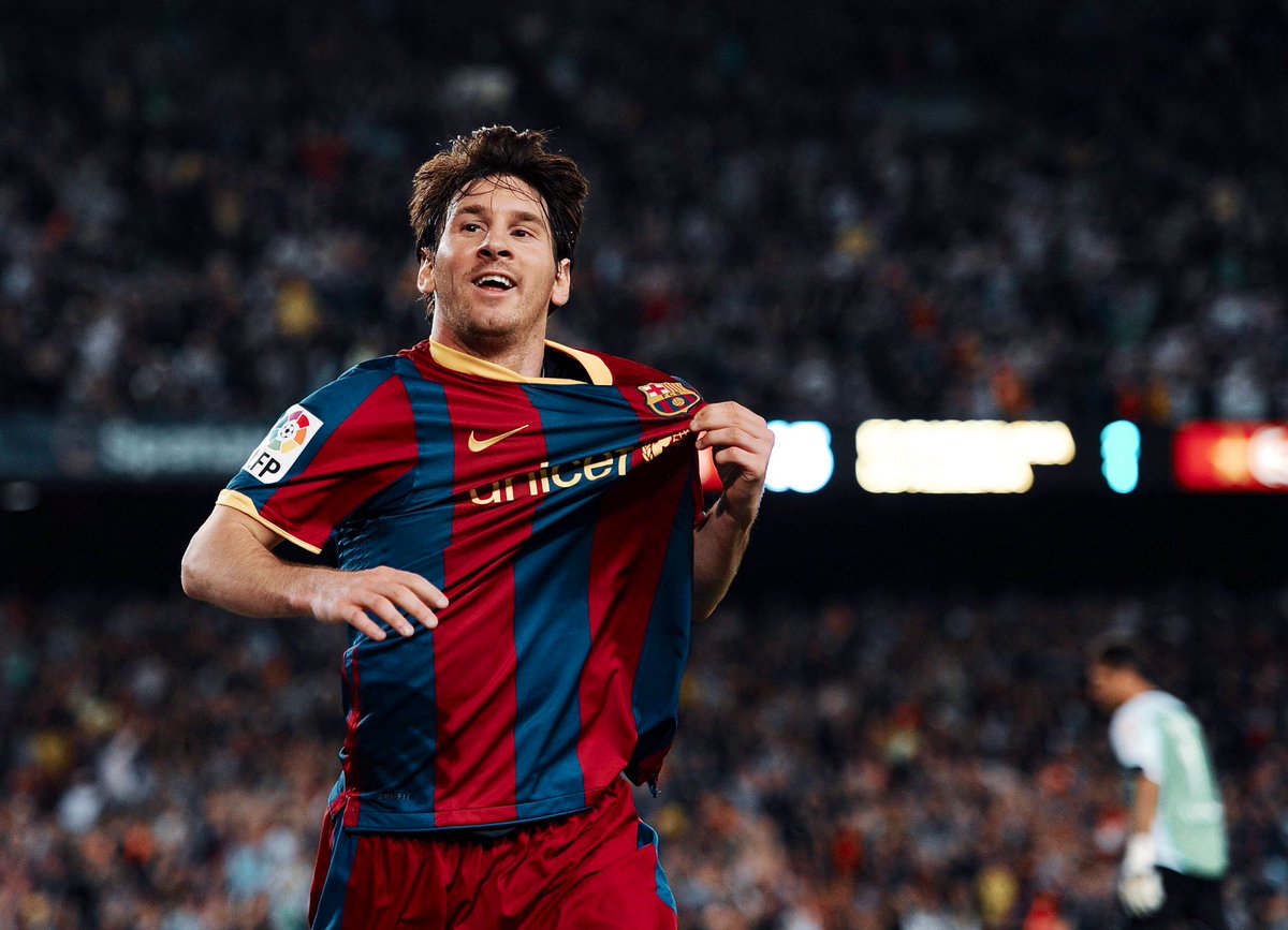 Antes de Messi el Barcelona tenía 16 Ligas, ahora tiene 26. Antes de Messi tenía 1 Champions, ahora tiene 5. Antes de Messi tenía 0 Mundiales de Clubes, ahora tiene 3. 754 PJ, 649 Goles, 260 Asistencias, 34 títulos y 77 premios individuales. Más claro, échale agua. Aguante Messi.