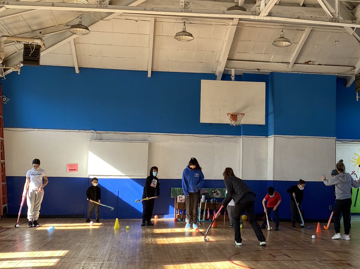 What a great day with our new 🏑Fam at <a href="/Lighthouse1893/">The Lighthouse Inc.</a>  

Thanks to <a href="/amanda_magadan/">Amanda Golini</a> &amp; @laurenmoyerr for introducing field hockey to this wonderful community. 

💙🏑🏙