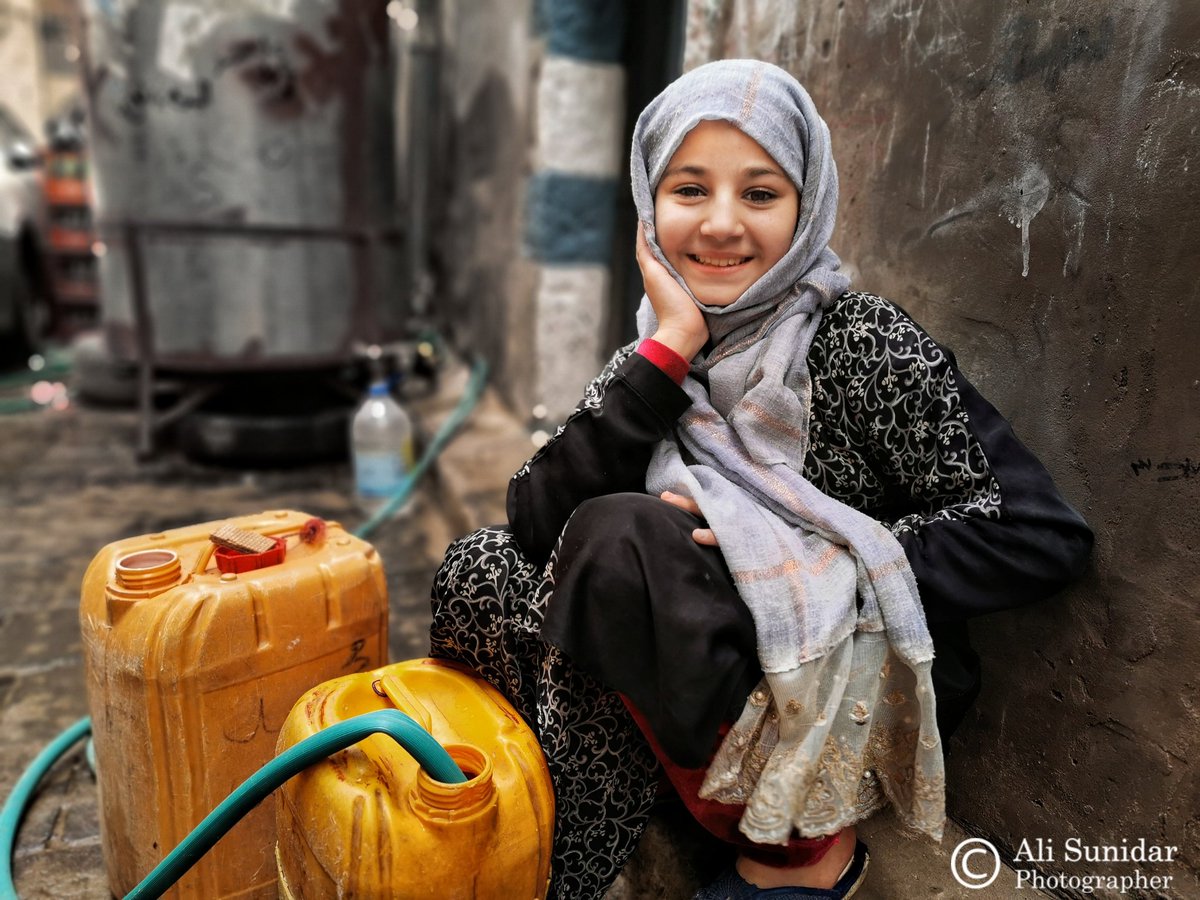 وطن فيه مثل هذه الابتسامة النظيفة والبريئة ؛ لن يموت مهما تكالب عليه القتله والمجرمين .