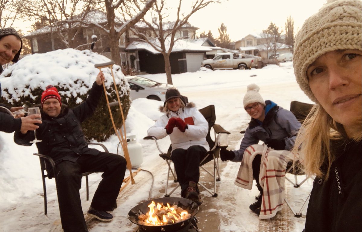 JamieKyle805's tweet photo. Saturday Oakmont driveway fire. Bloody cold, but connecting with neighbours/friends is so worth it. ⁦⁦@CathyHeron⁩ https://t.co/OlgEOpNbn5