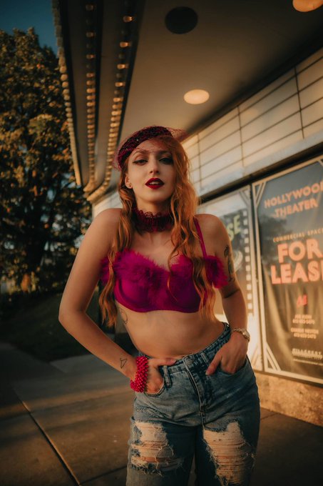 Take me to the picture show, I wanna see all the pretty faces on the big screen. https://t.co/FUcVBJ