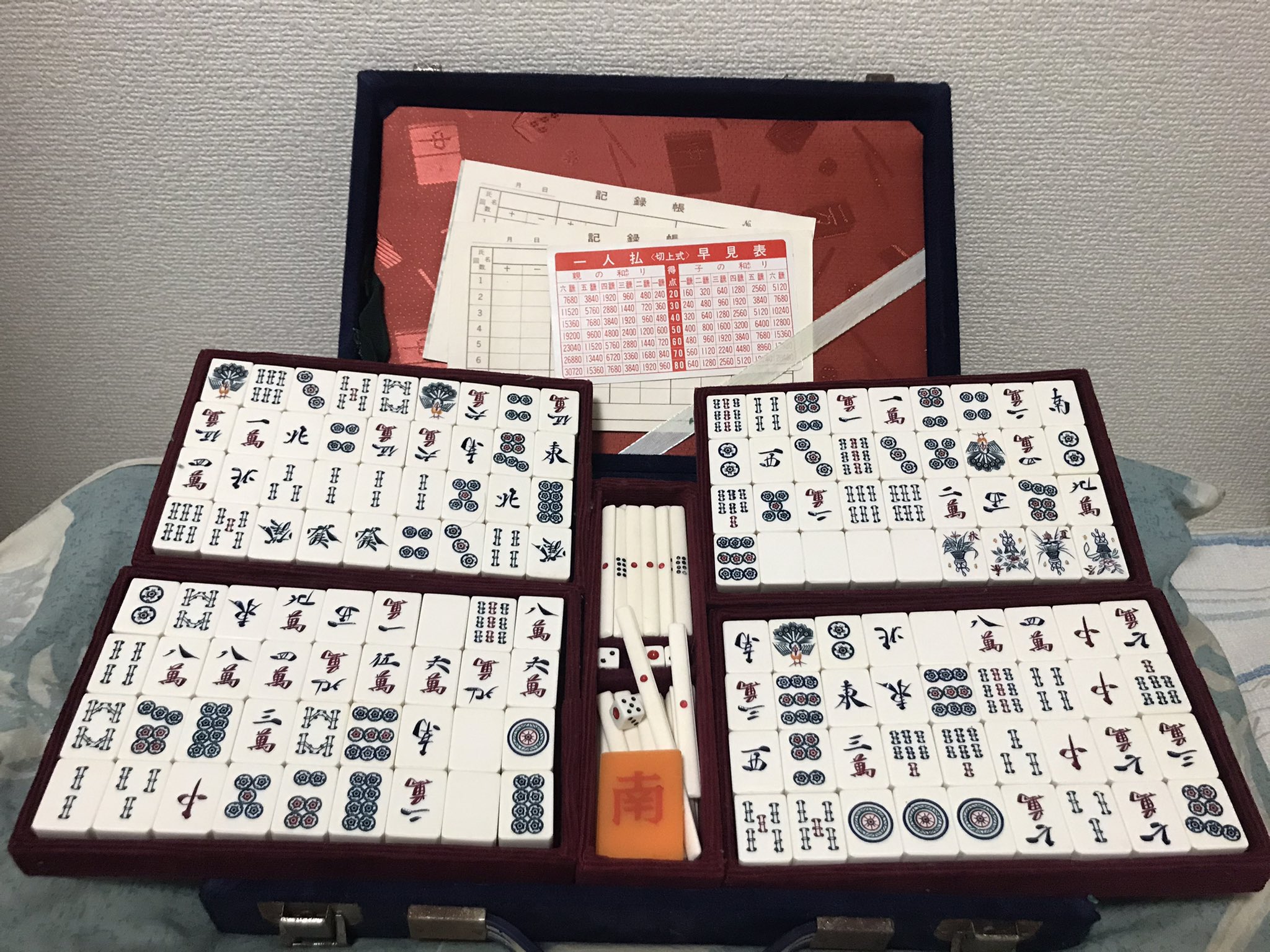 たkる 麻雀グッズ研究所 麻雀牌強化月間のラスト シンプルにめっちゃ良い竹牌が来た 1sとか筒子もオリジナリティあるし 竹牌の背中スベスベでめっちゃ持ちやすい あと点数早見表ありだたし 切り上げなしの旧型だけども T Co Qjfuhsvams