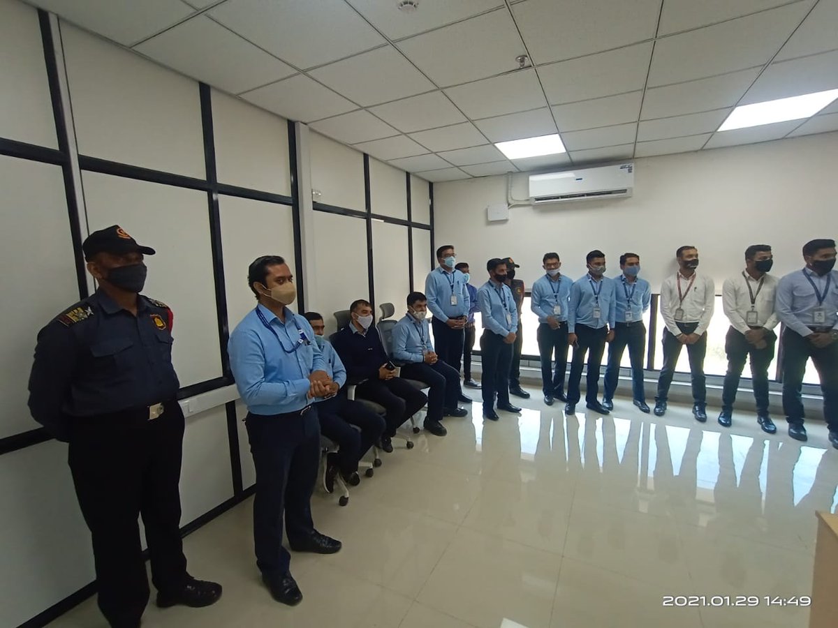 AAICLAS_in's tweet photo. Happy Anniversary AAICLAS Surat !
Proud to announce that 4298 MT cargo was handled in previous year despite national lockdown. Team @AAICLAS_in thanks all the stakeholders and Surat city for the milestone. Official from Surat Govt, AAICLAS & AAI graced the occasion, few glimpses! https://t.co/XEyPK594FC