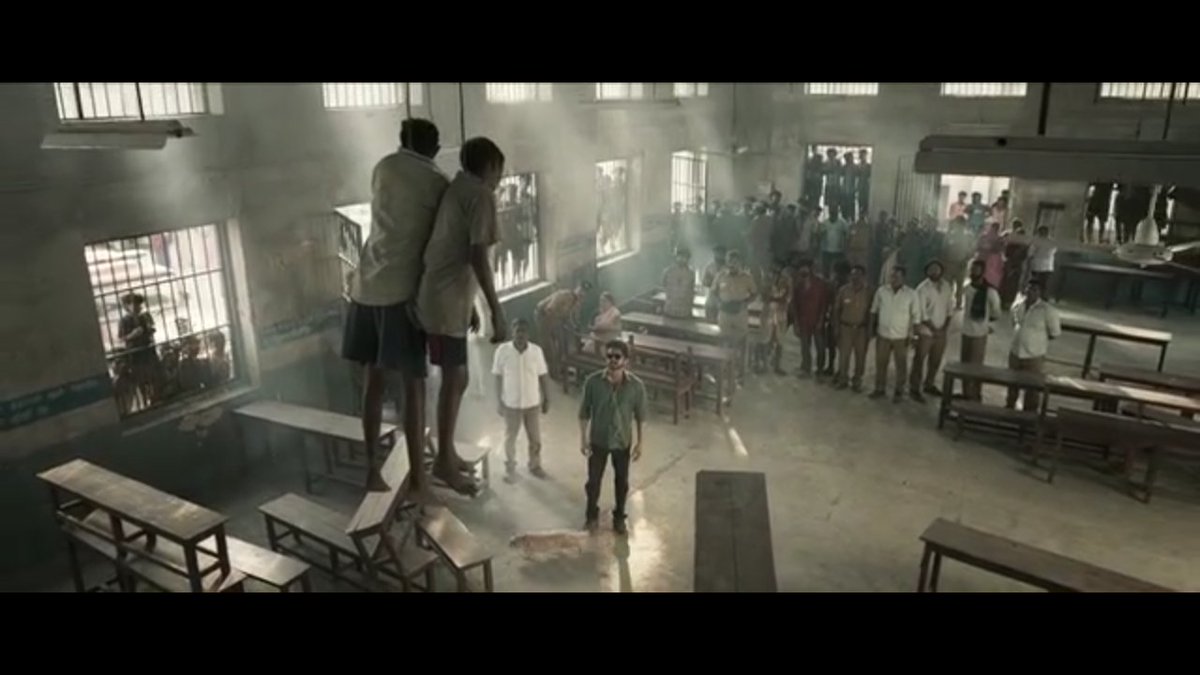 நம்ம பவானி அந்த பசங்கள அடிச்சி தூக்குல தொங்க விடுறார் . இப்போ தான் படத்துல கதை ஆரம்பிக்குது . இவ்ளோ நேரம் கதை சொல்லாம நம்மல குடிகாரன் மாதிரி உக்காற வச்சிட்டார் டைரக்ட்டர்.அந்த பசங்க சாவுல உன் பங்கும் இருக்கு அப்டினு ஹீரோயினி சொல்ல .